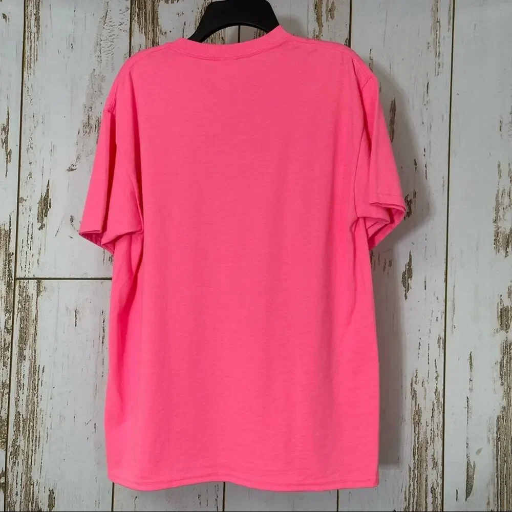 Gildan Bright Pink T-Shirt. Youth XL. In pristine condition!